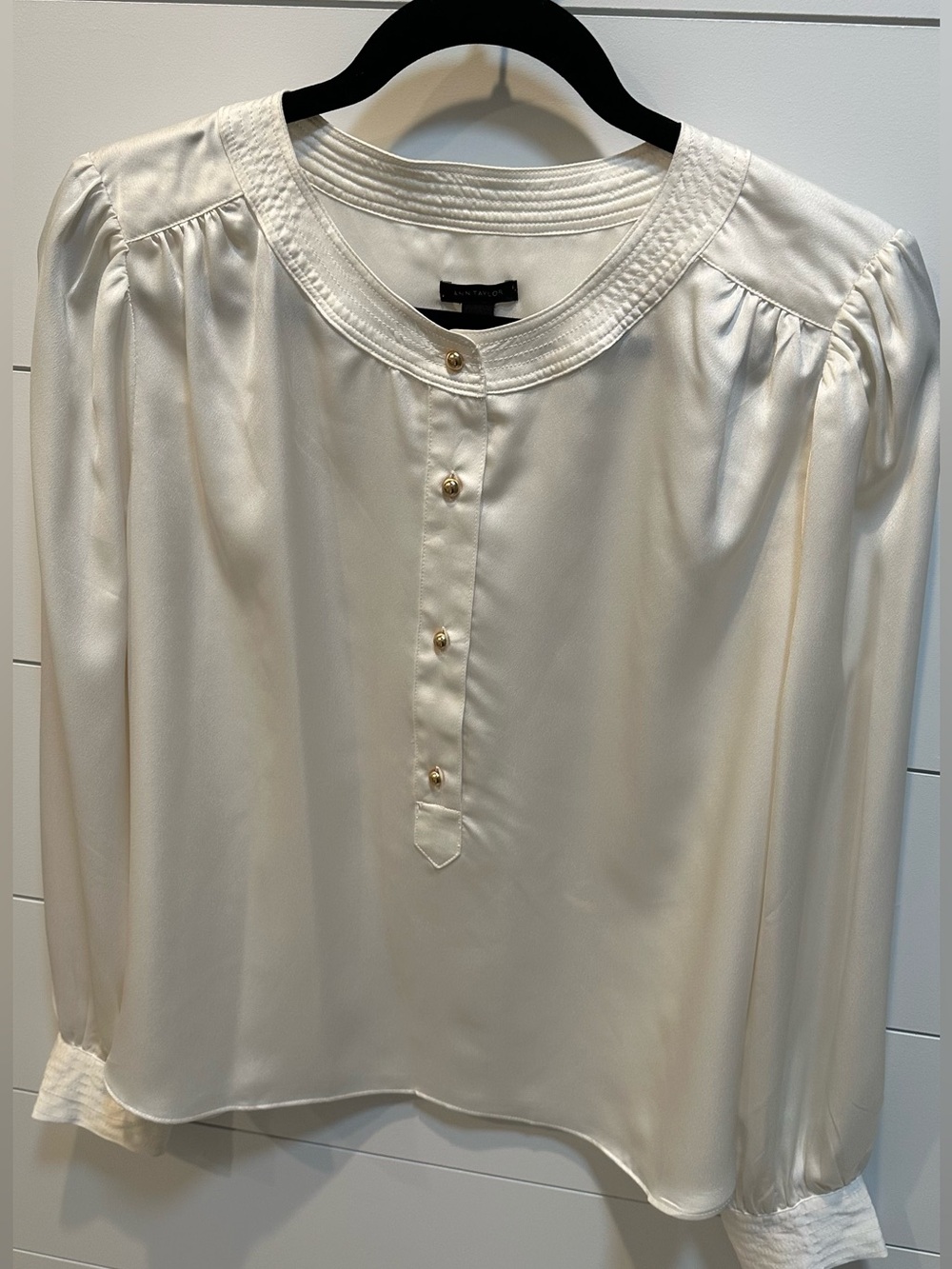 Ann Taylor Cream Long-Sleeve Button Placket Blouse
